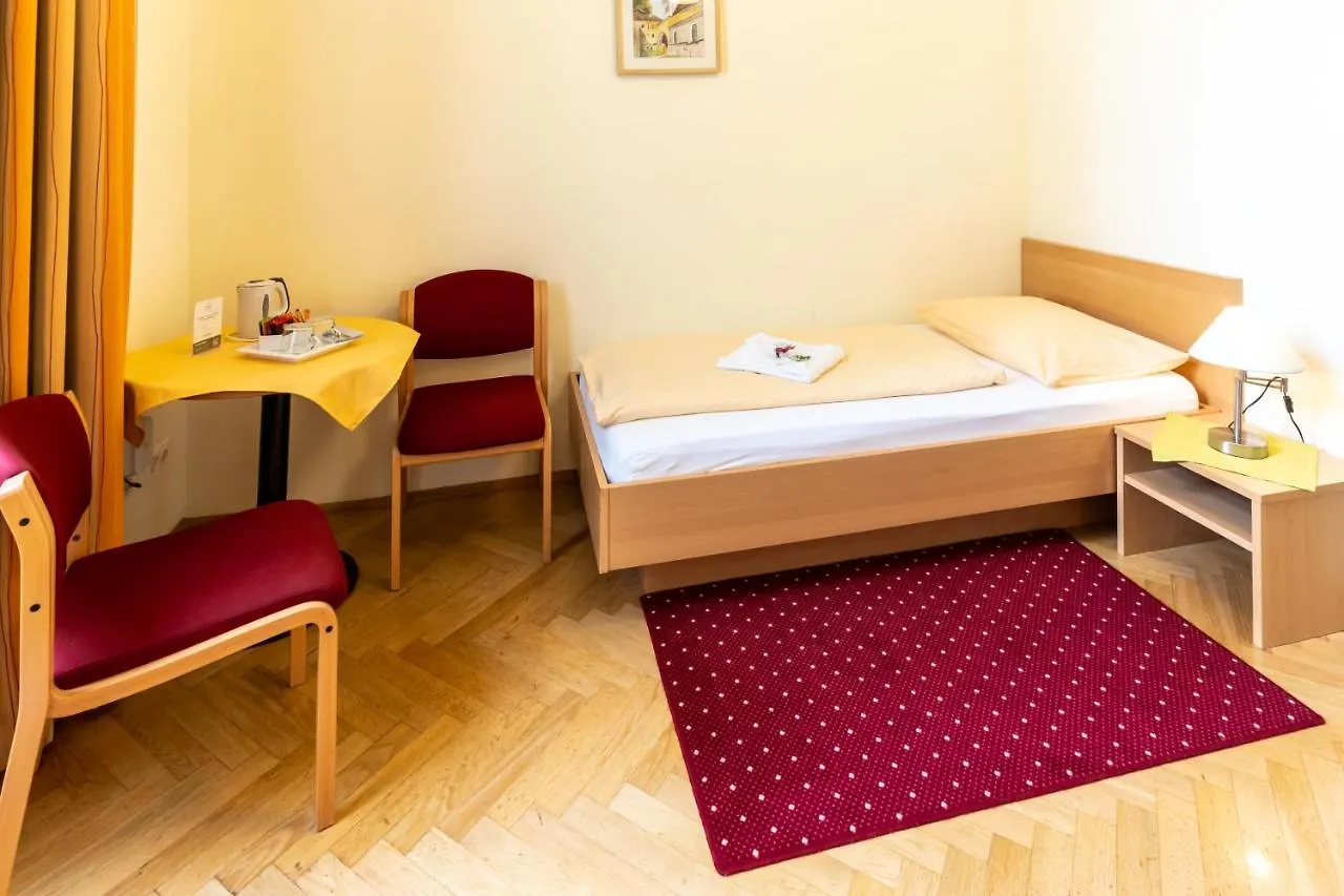 Gastehaus Im Priesterseminar Salzburg Guest House