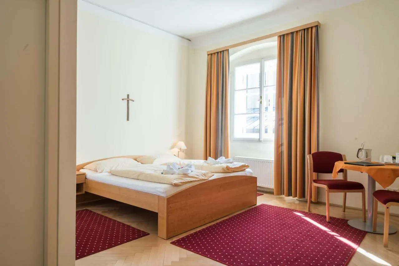 Gastehaus Im Priesterseminar Salzburg Guest House
