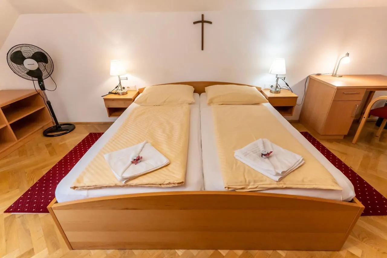 Gastehaus Im Priesterseminar Salzburg Guest House