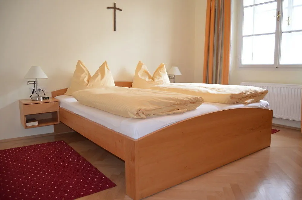 Gastehaus Im Priesterseminar Salzburg Guest House