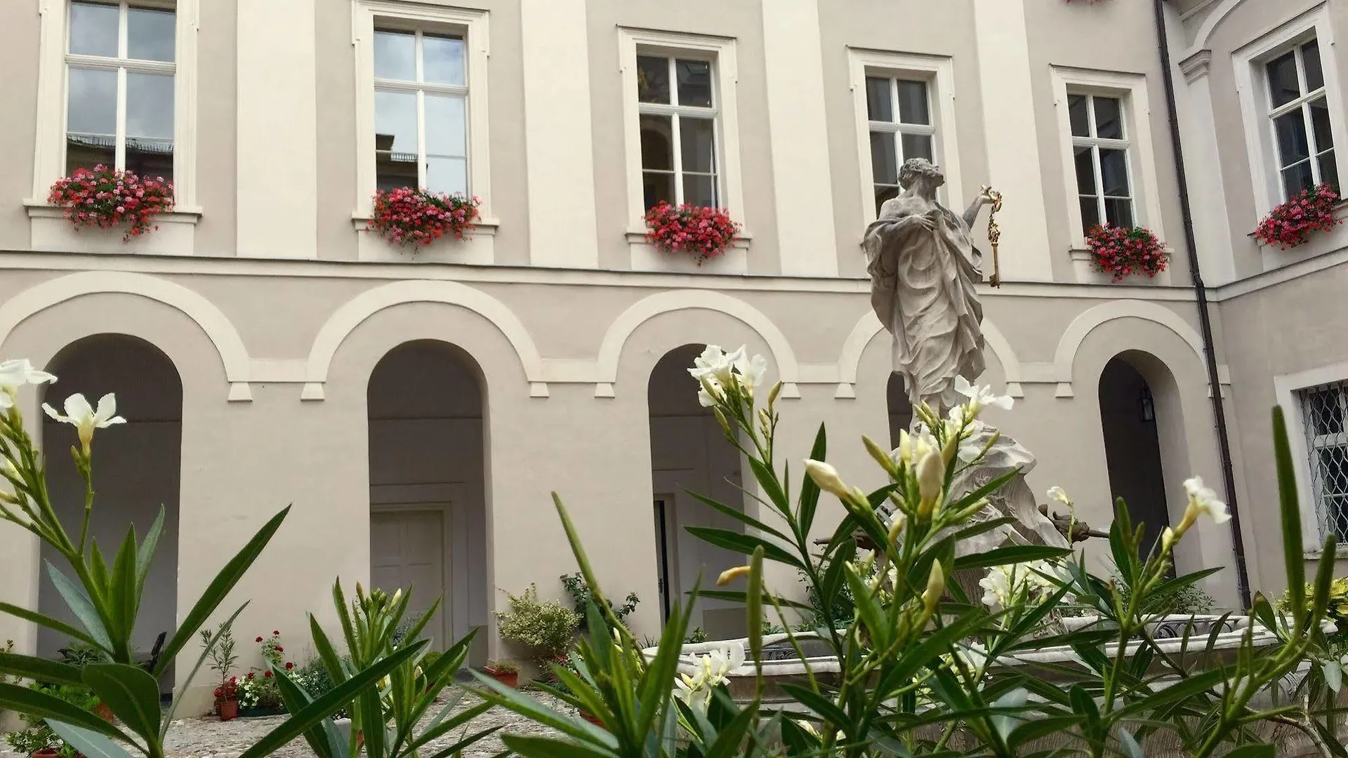 Gastehaus Im Priesterseminar Salzburg Guest House 3*,